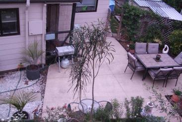 تختخواب و صبحانه Annie's Bnb At 7c