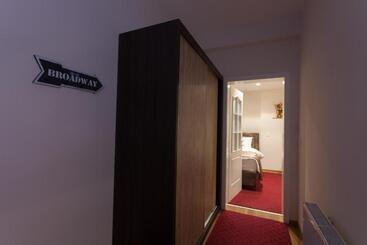 تختخواب و صبحانه Apartmani Brocat