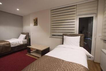 تختخواب و صبحانه Apartmani Brocat