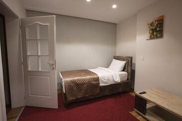 تختخواب و صبحانه Apartmani Brocat