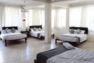 هتل Las Brisas