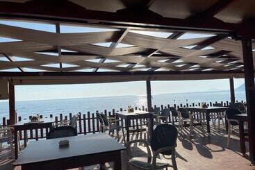 Molla Hotel Restorant