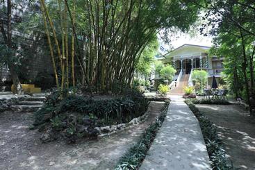 Alberg Oasis Balili Heritage Lodge