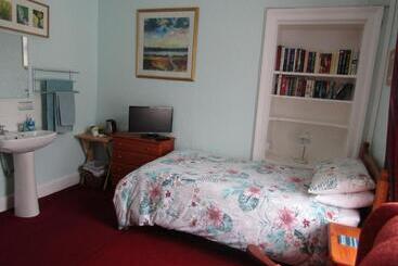 تختخواب و صبحانه Athollbank Guest House