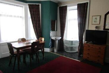 تختخواب و صبحانه Athollbank Guest House