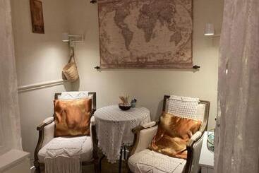 تختخواب و صبحانه The Corner Properties
