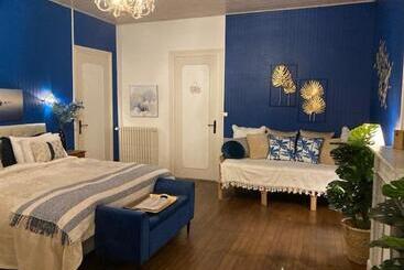 تختخواب و صبحانه The Corner Properties