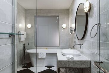 هتل Doubletree By Hilton Wellington