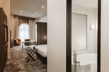 هتل Doubletree By Hilton Wellington