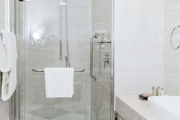 هتل Doubletree By Hilton Wellington