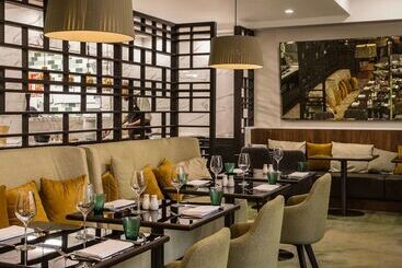 هتل Doubletree By Hilton Wellington