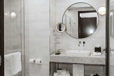 هتل Doubletree By Hilton Wellington