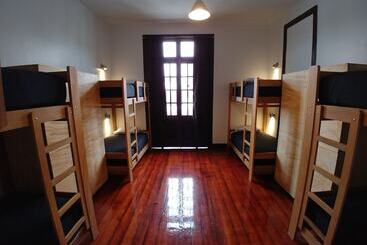 هتل Orchid Hostels
