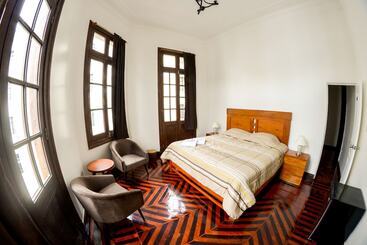 هتل Orchid Hostels