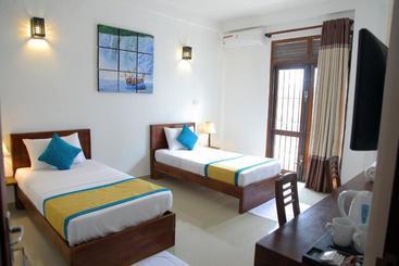 هتل Rohini Residence