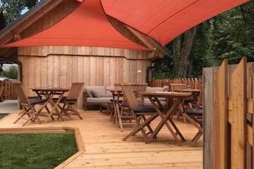 تختخواب و صبحانه Butterfly Lodge