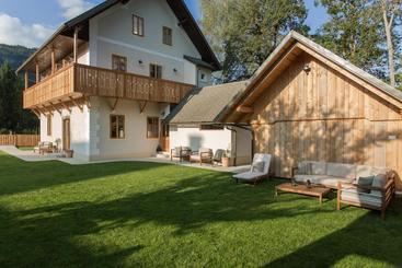 تختخواب و صبحانه Butterfly Lodge