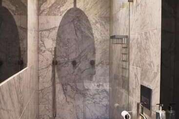 تختخواب و صبحانه Stuart Luxury Rooms