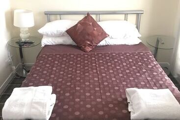 تختخواب و صبحانه The Harvest Coaching Inn