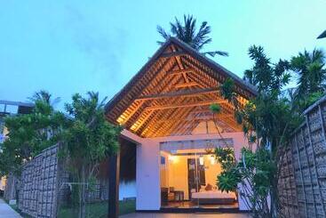 Blue Whale Resort & Kite Surfing