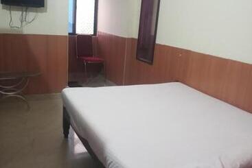 هتل Avanti Inn