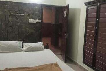 هتل Avanti Inn