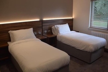 هتل Raglan Lodge