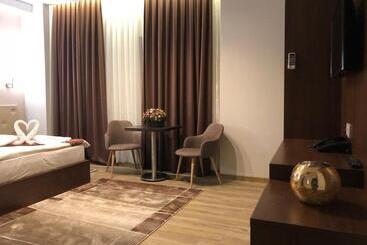 Aen Hotel Old City