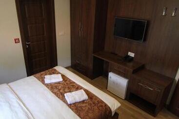 Aen Hotel Old City
