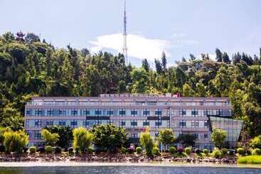 هتل Greentree Inn Dali Erhai Binhai Ave Seaview Business