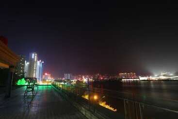 هتل Greentree Inn Dali Erhai Binhai Ave Seaview Business