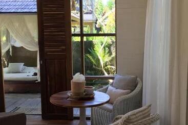 هتل Mangga Wangga Living