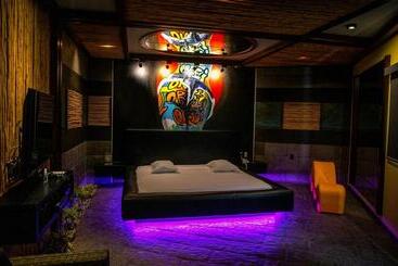 هتل Orei Private Suites Adult Only