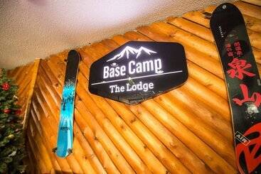استراحتگاه Base Camp The Lodge