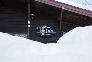 استراحتگاه Base Camp The Lodge