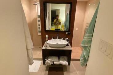 استراحتگاه The Suite Playa Blanca
