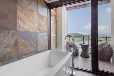 تختخواب و صبحانه Aqua Star Villa Homestay