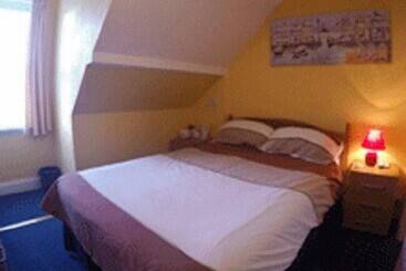 تختخواب و صبحانه The Ratcliffe Guest House