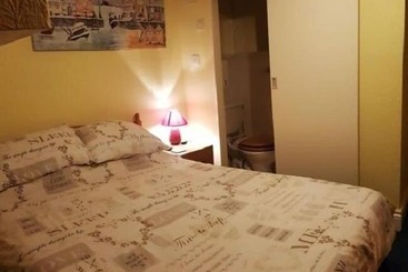 تختخواب و صبحانه The Ratcliffe Guest House