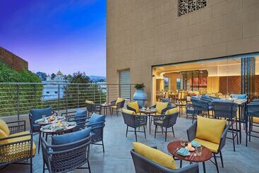 هتل Vivanta Jammu City Centre