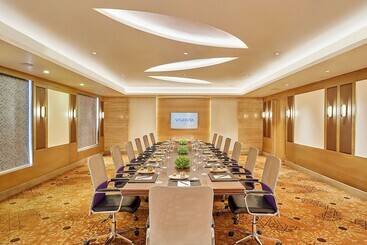 هتل Vivanta Jammu City Centre