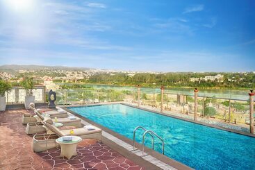 هتل Vivanta Jammu City Centre