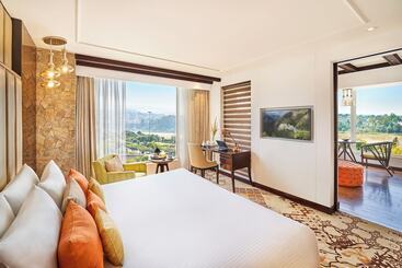 هتل Vivanta Jammu City Centre