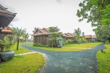هتل Kampot River Residence