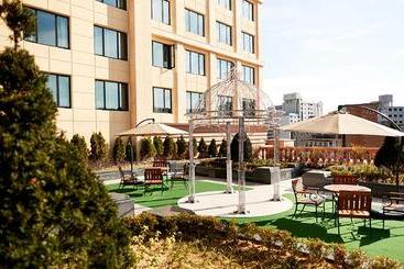 בית מלון כפרי Ramada By Wyndham Yongin