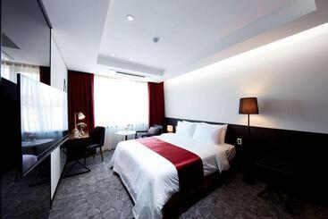בית מלון כפרי Ramada By Wyndham Yongin
