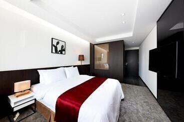בית מלון כפרי Ramada By Wyndham Yongin