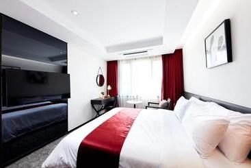 בית מלון כפרי Ramada By Wyndham Yongin