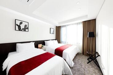 בית מלון כפרי Ramada By Wyndham Yongin