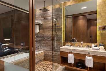 هتل Wyndham Grand Manama